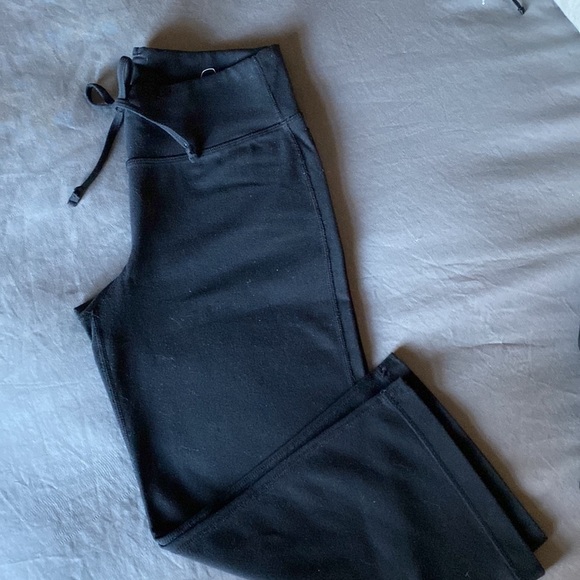 Lululemon Yoga Pant. Cropped wide leg yoga in black size 4. - Picture 7 of 7
